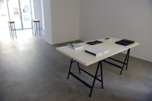 2 Bücher Ausstellungsansicht