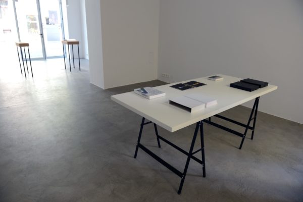 2 Bücher Ausstellungsansicht